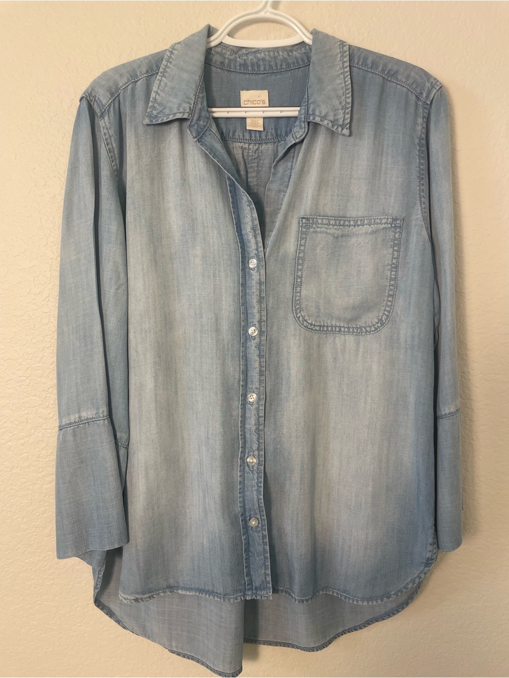 Chico’s Size 1 (8/10, M) Lyocell Chambray Denim Button Down Tunic Shirt
